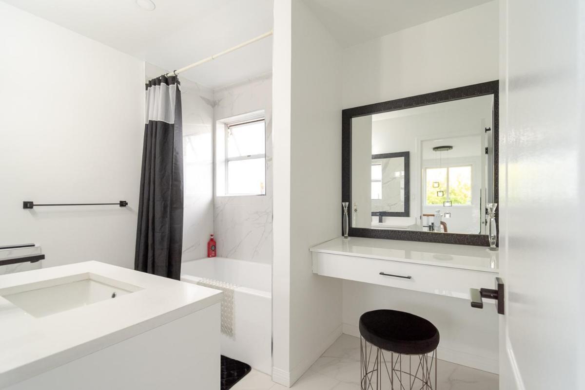 Spacious & Modern By The Beach White Rock Eksteriør bilde